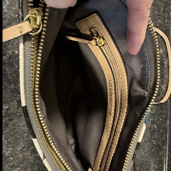 Liz Claiborne Black and Cream Floral Crossbody Bag - Picture 8 of 9